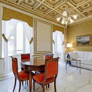 Elegant Nearby Trevi Fountain Appartement